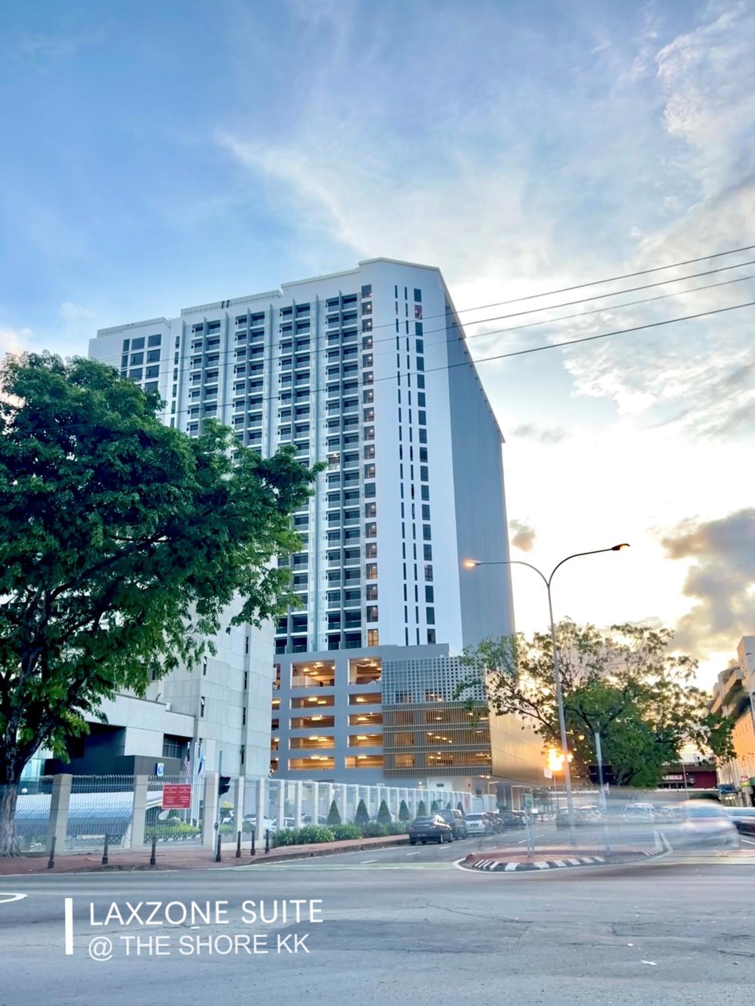 The Shore Cbd Kota Kinabalu By Laxzone Suite Exterior foto